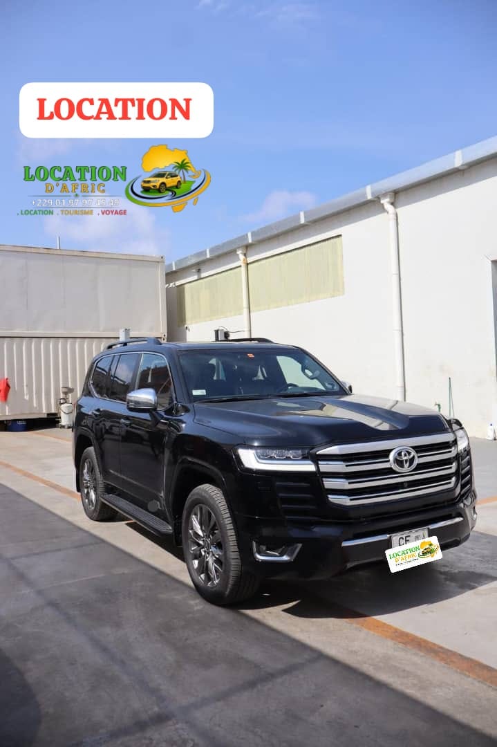 Toyota Land Cruiser 300 Noir