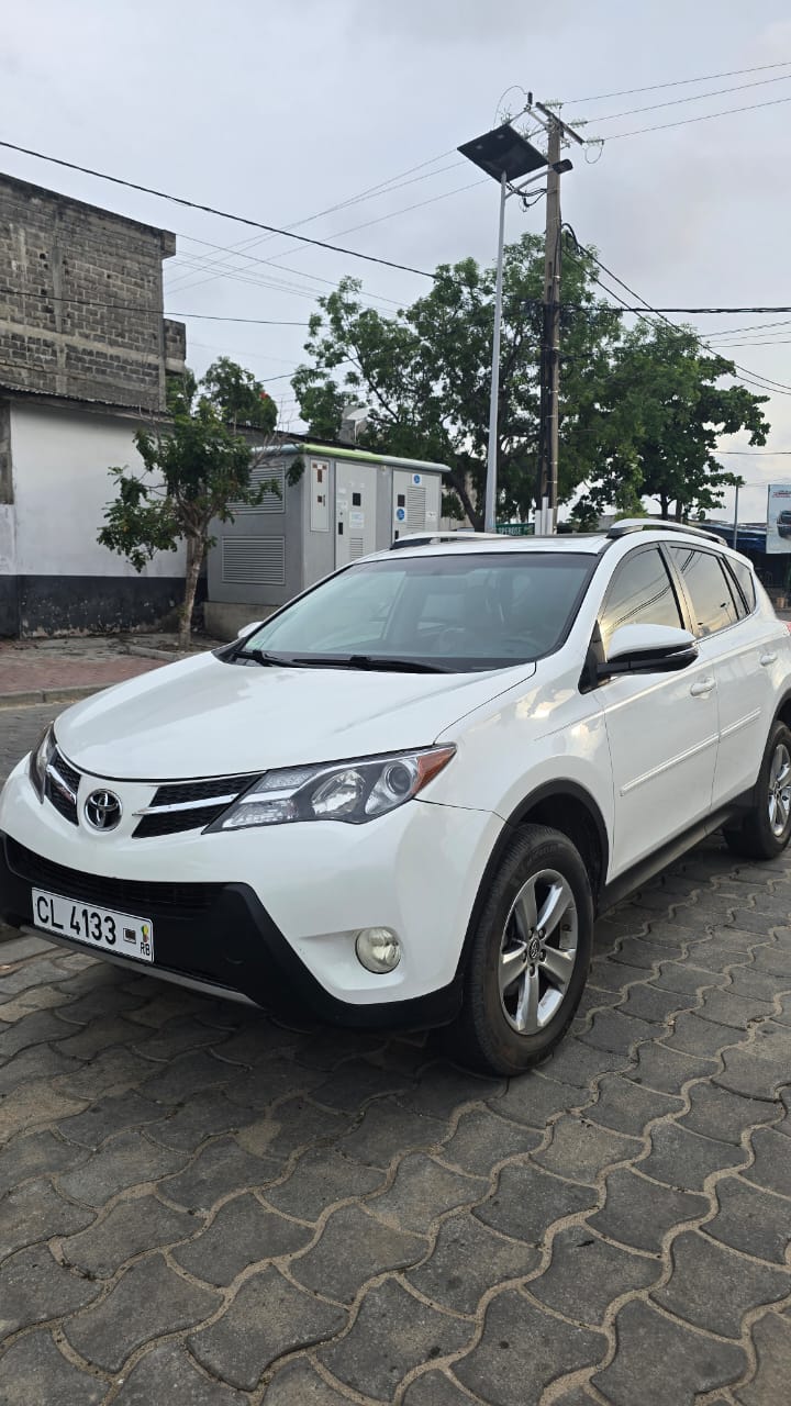 Toyota RAV4 Blanc — location Locationd'Afric